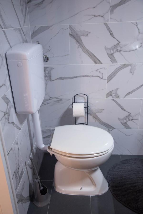 Studio Apartman Suburban Visnjevac Esterno foto